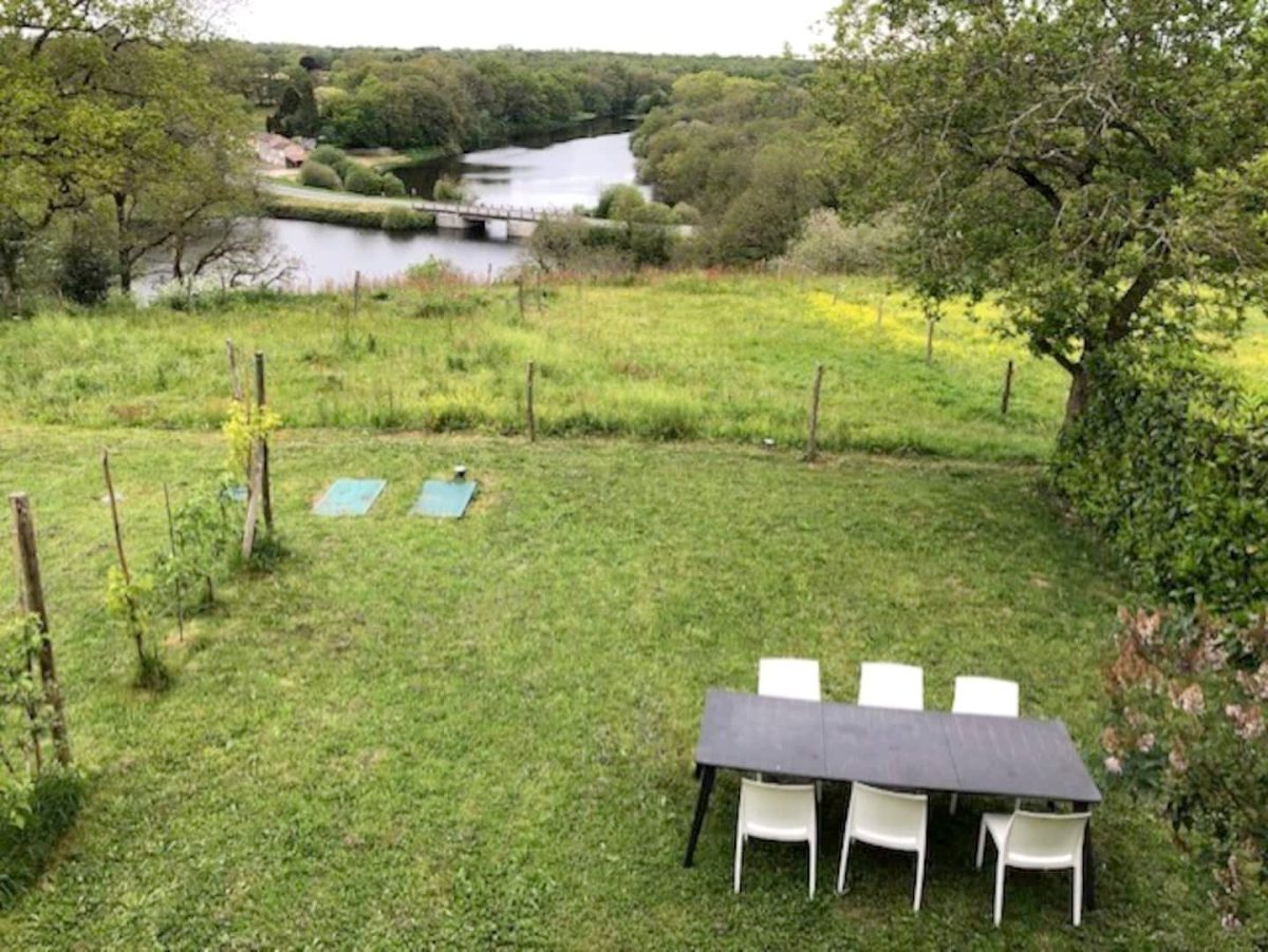 La table du jardin, face au lac