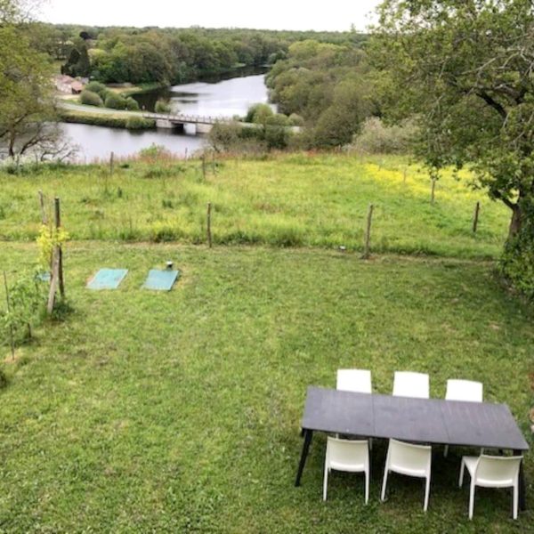 La table du jardin, face au lac